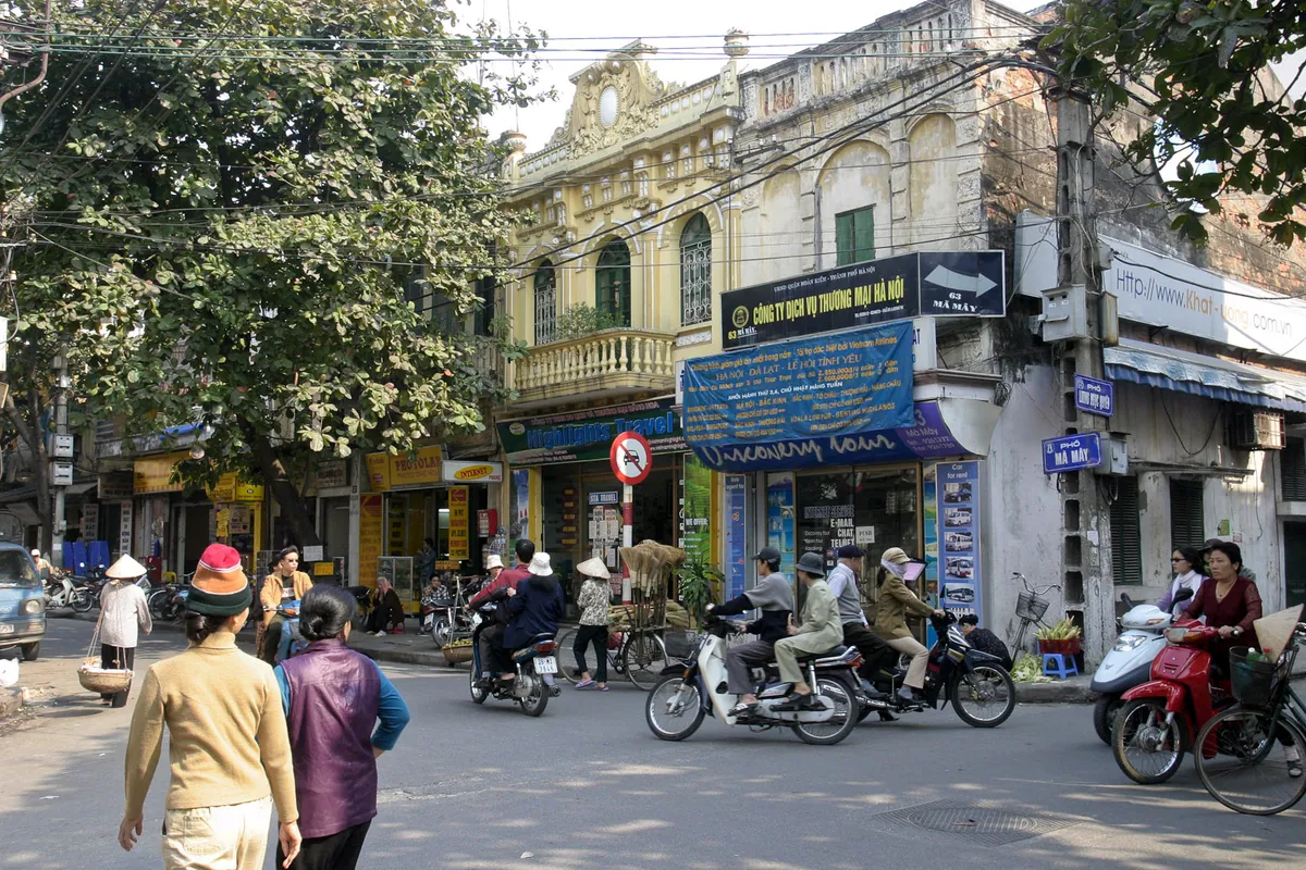 Một con phố trong khu phố cổ Hà Nội